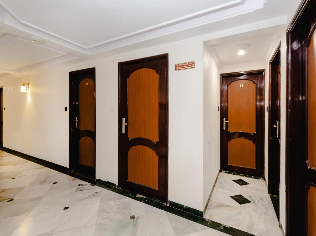 Hotel Galaxy Opp Surat Railway Station Εξωτερικό φωτογραφία
